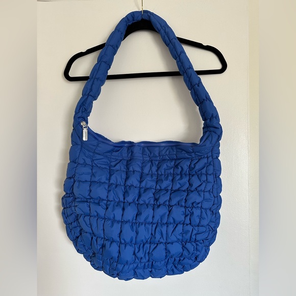 💙NWOT XL OVERSIZED QUILTED CROSSBODY BAG IN COBALT BLUE 💙 - Picture 4 of 9